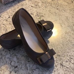 Flat dress shoes